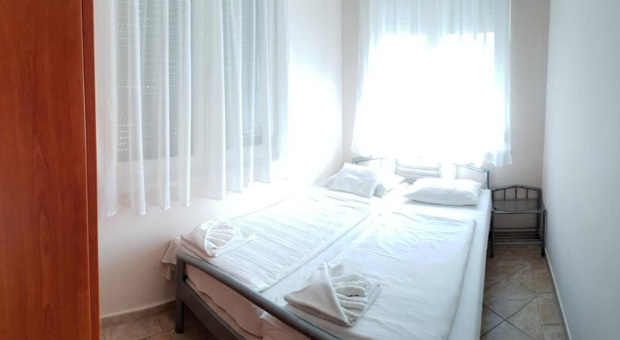 Beach Hotel Siofok Exterior photo