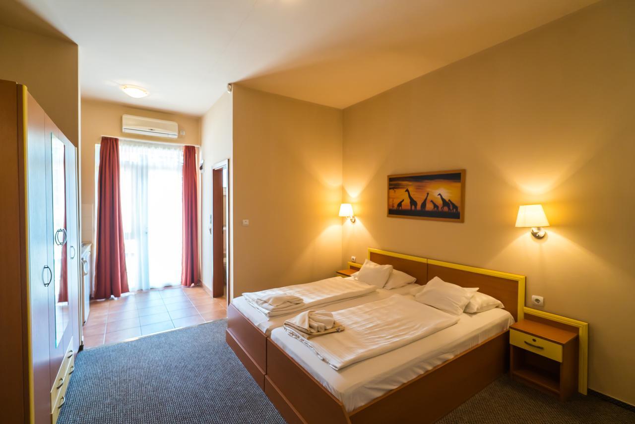 Beach Hotel Siofok Exterior photo